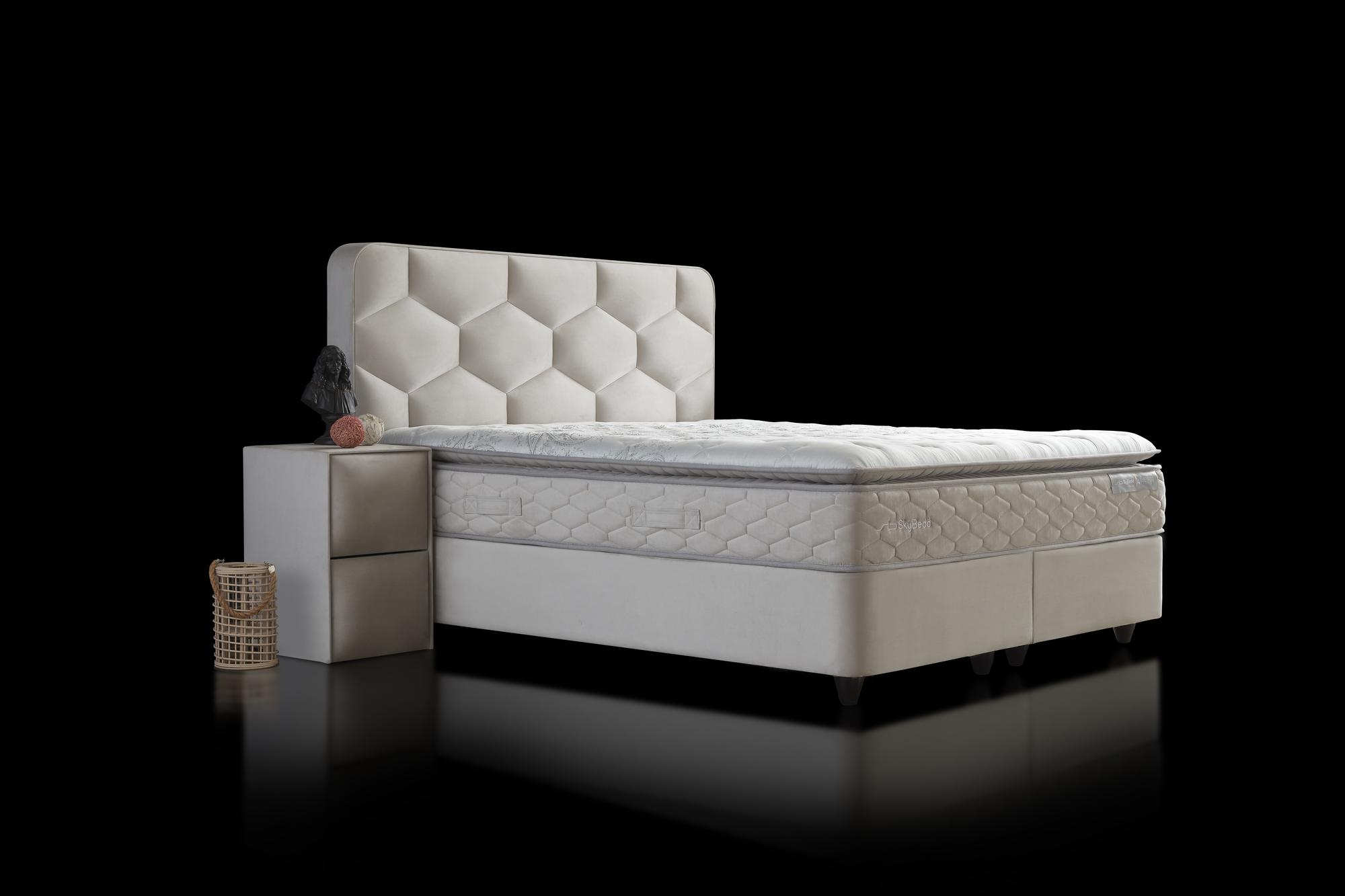 Boxspringbett 'DolceBedd' von SkyHome24.de mit ergonomischer Matratze und integriertem Stauraum, ideal für kühlen, erholsamen Schlaf zu einem günstigen Preis.