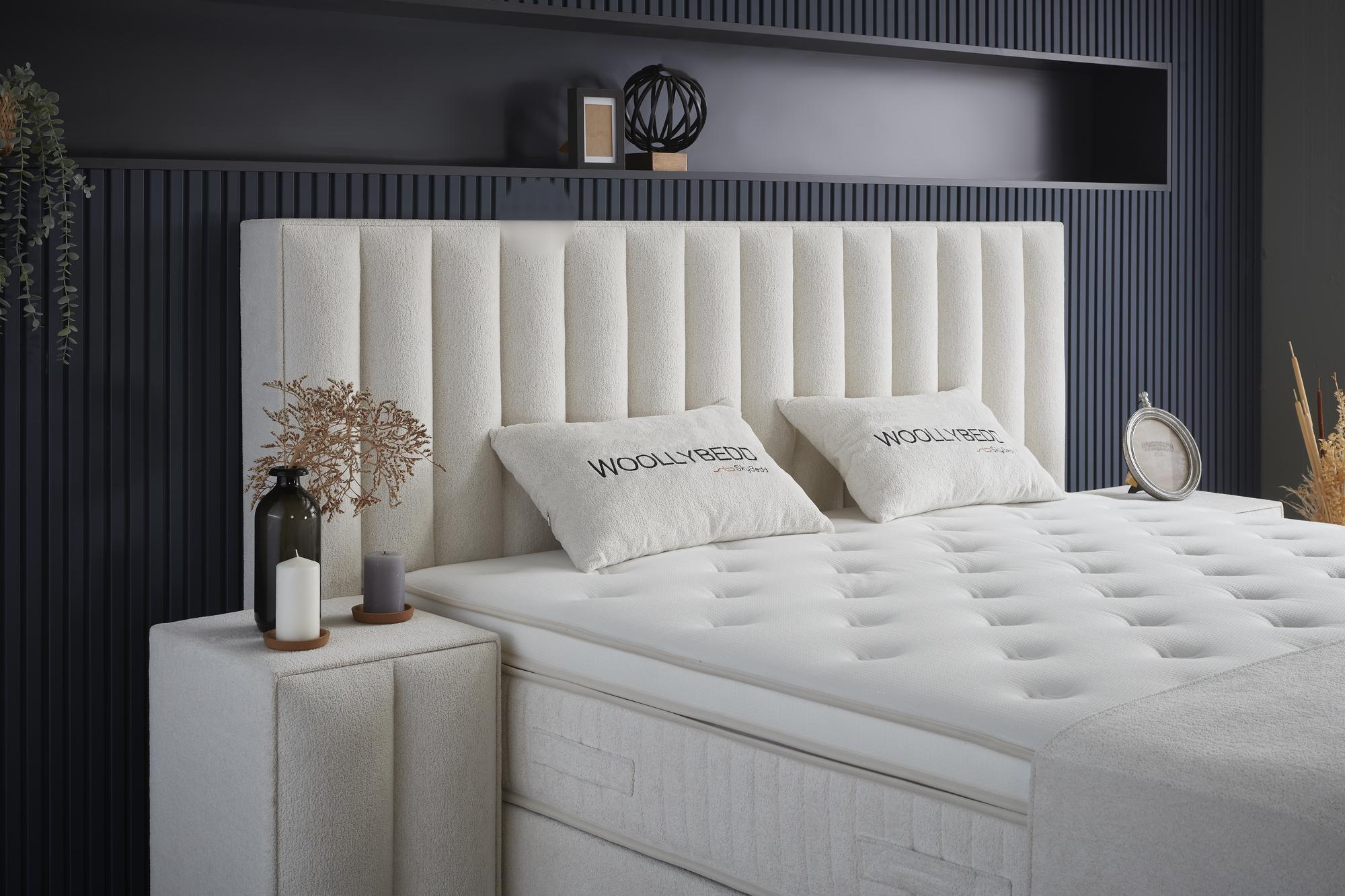 Boxspringbett 'WoollyBedd' von SkyHome24.de mit integrierter Matratze und Stauraum, ideal für günstige, moderne Inneneinrichtungen.