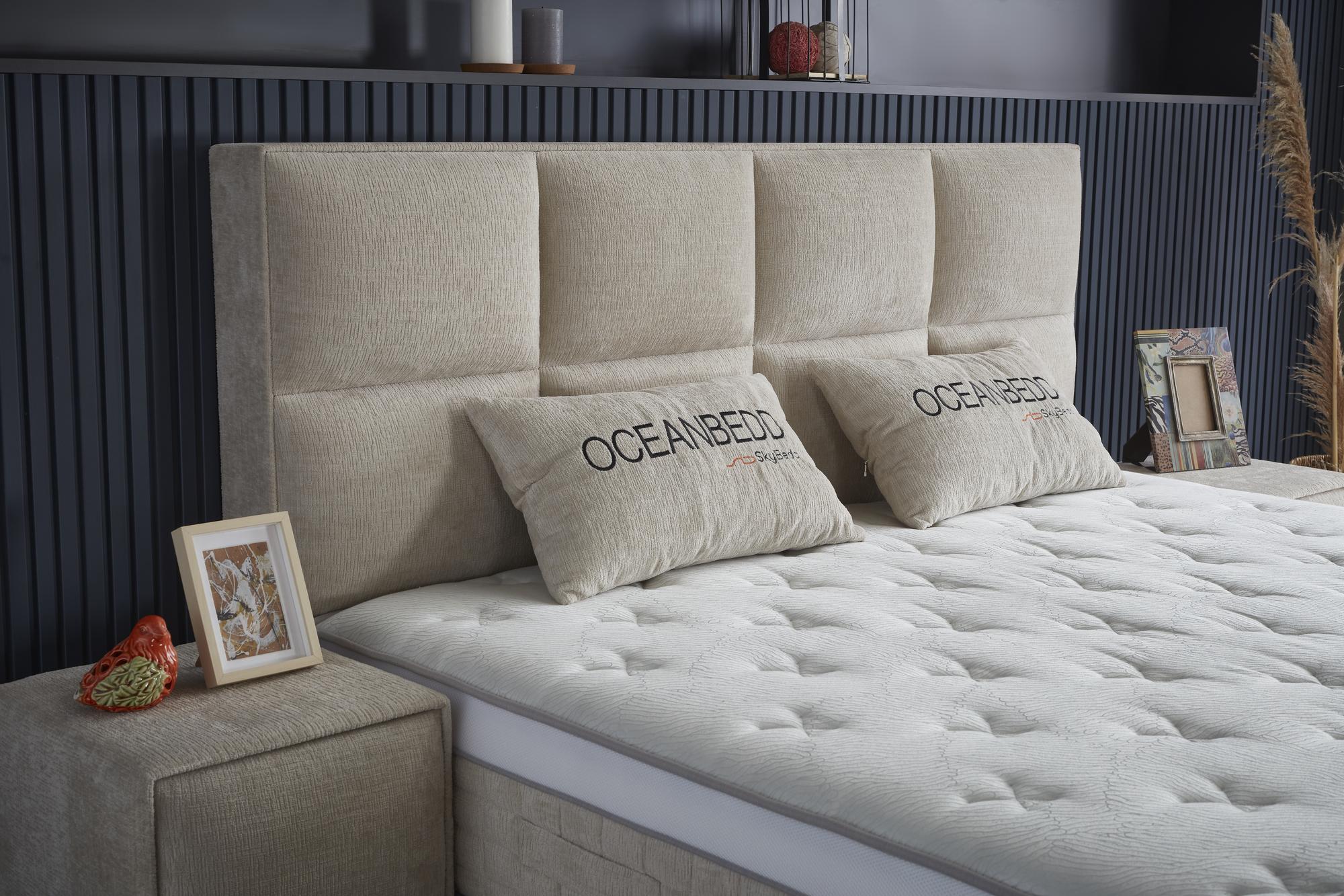 Boxspringbett 'OceanBedd' von SkyHome24.de mit atmungsaktiver Matratze und integriertem Stauraum, ideal für günstige, feuchtigkeitsfreie Schlafumgebungen.