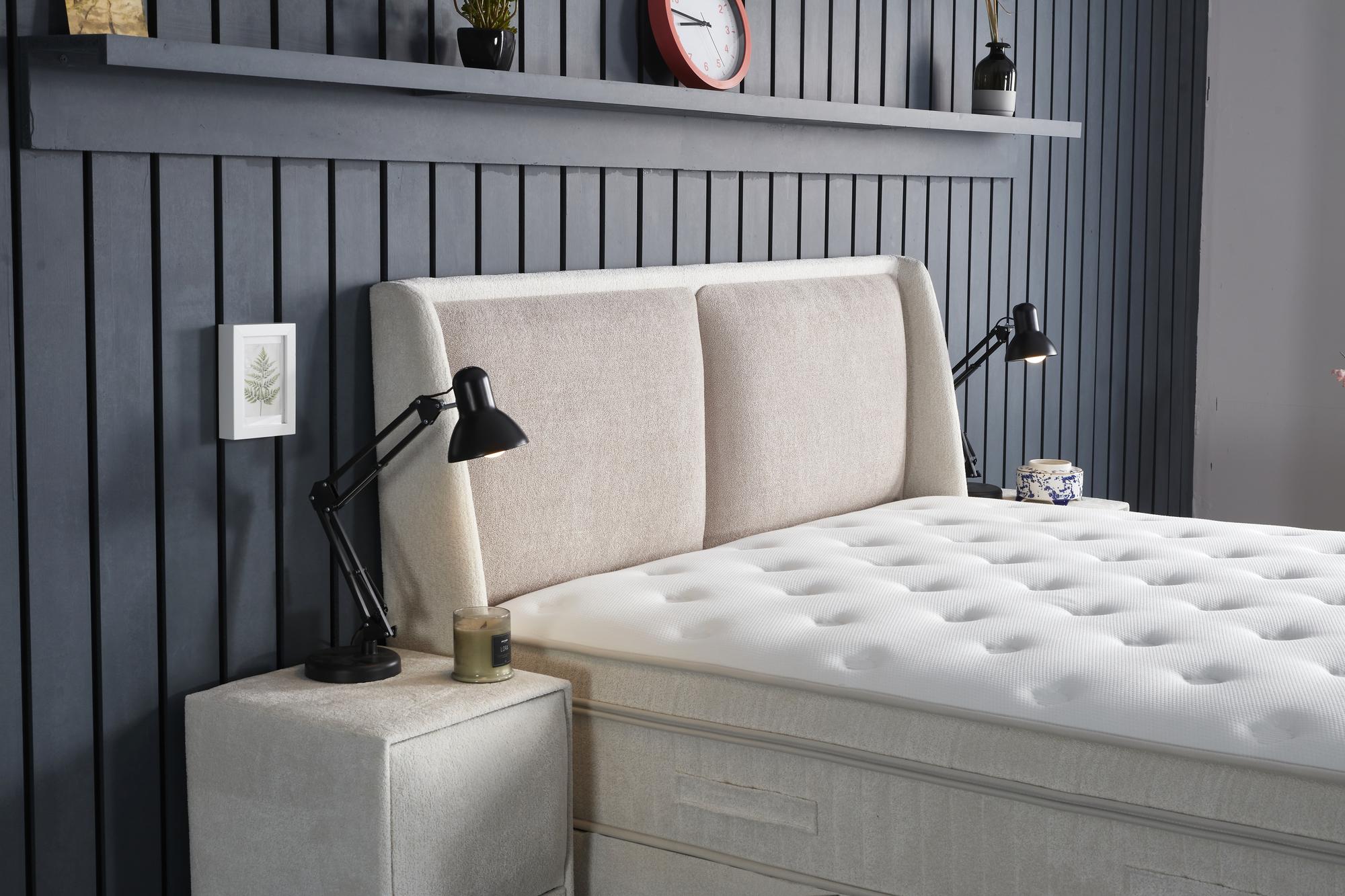 Boxspringbett 'TwinBedd' von SkyBedd mit eingebautem Stauraum und Matratze, präsentiert von SkyHome24.de. Ideal für günstigen, erholsamen Schlaf.