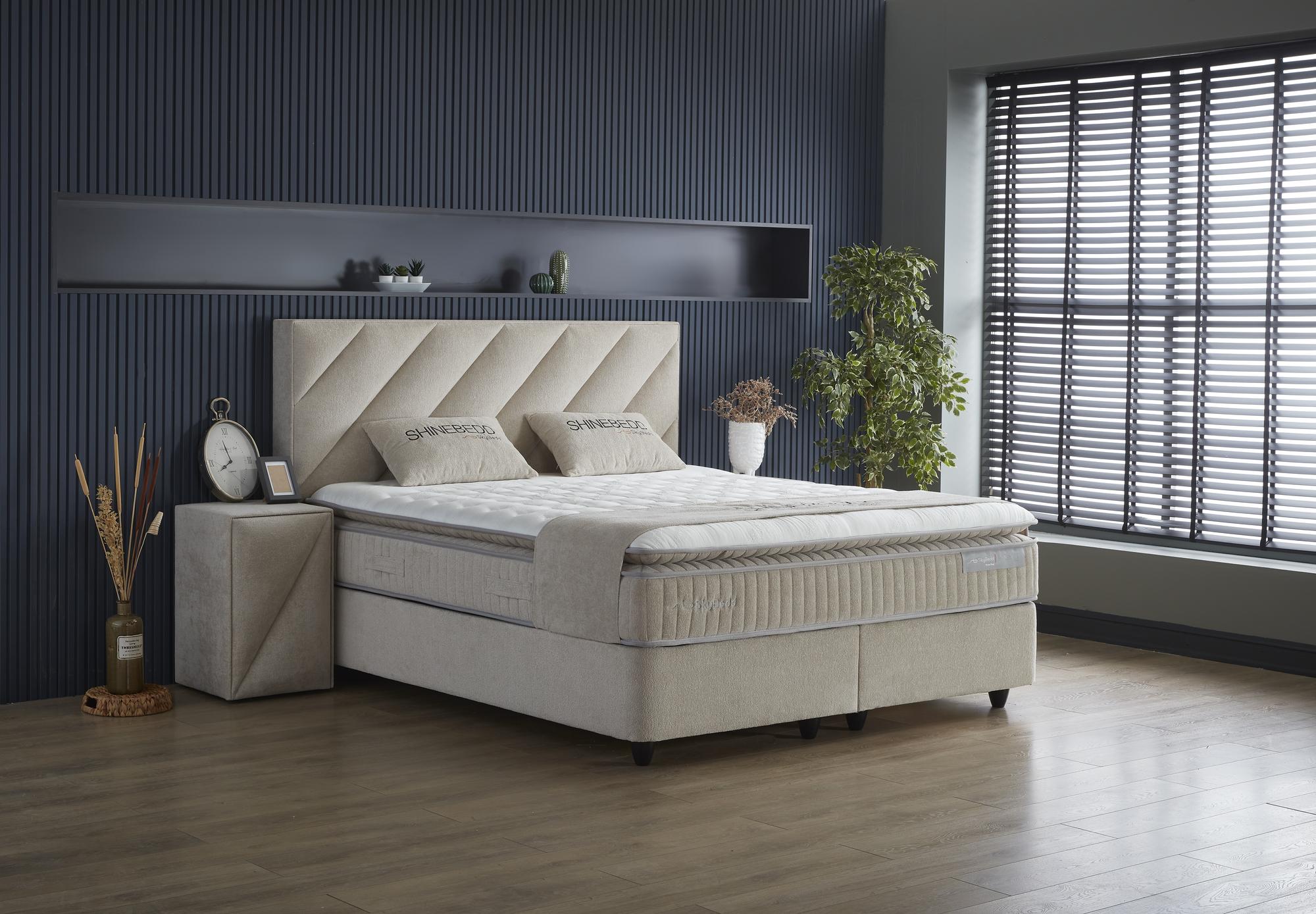 Boxspringbett 'ShineBedd' mit Matratze und integriertem Stauraum, weich gepolstert für optimalen Schlafkomfort. Erhältlich bei SkyHome24.de zu günstigen Preisen.