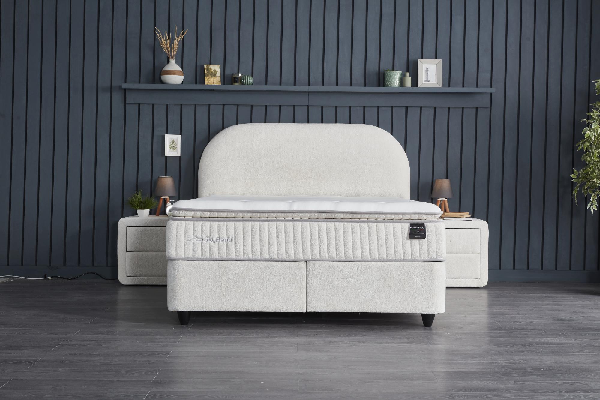 Boxspringbett 'BohemBedd' von SkyHome24.de mit integrierter Matratze und Stauraum, zeigt elegantes Design. Perfekte Wahl für erschwinglichen Komfort und Unterstützung.