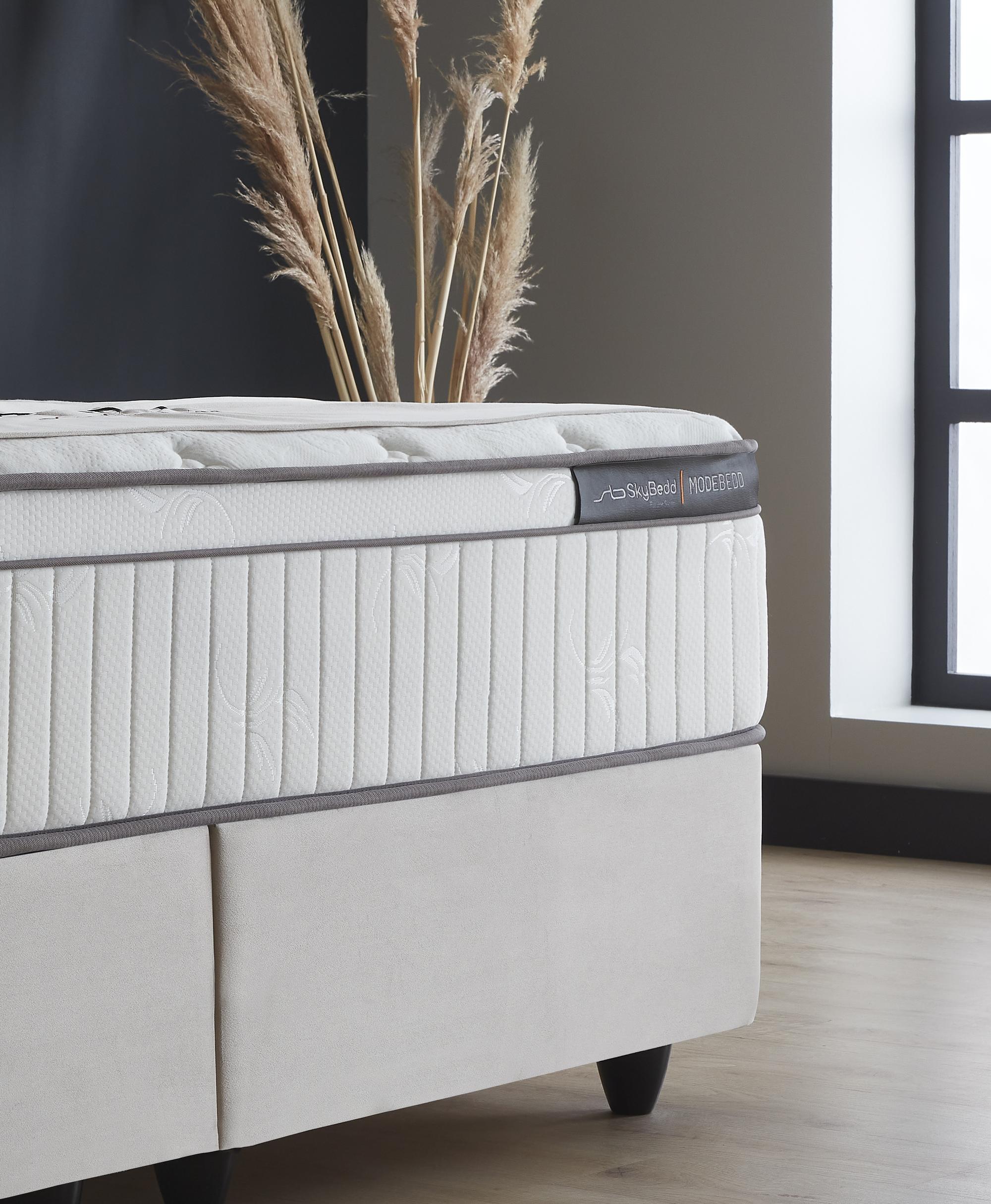 Boxspringbett 'ModeBedd' SkyBedd mit ergonomischer Matratze und integriertem Stauraum, kombiniert Coil Pro Balance Spring Technology und Softschaum für optimalen Komfort.