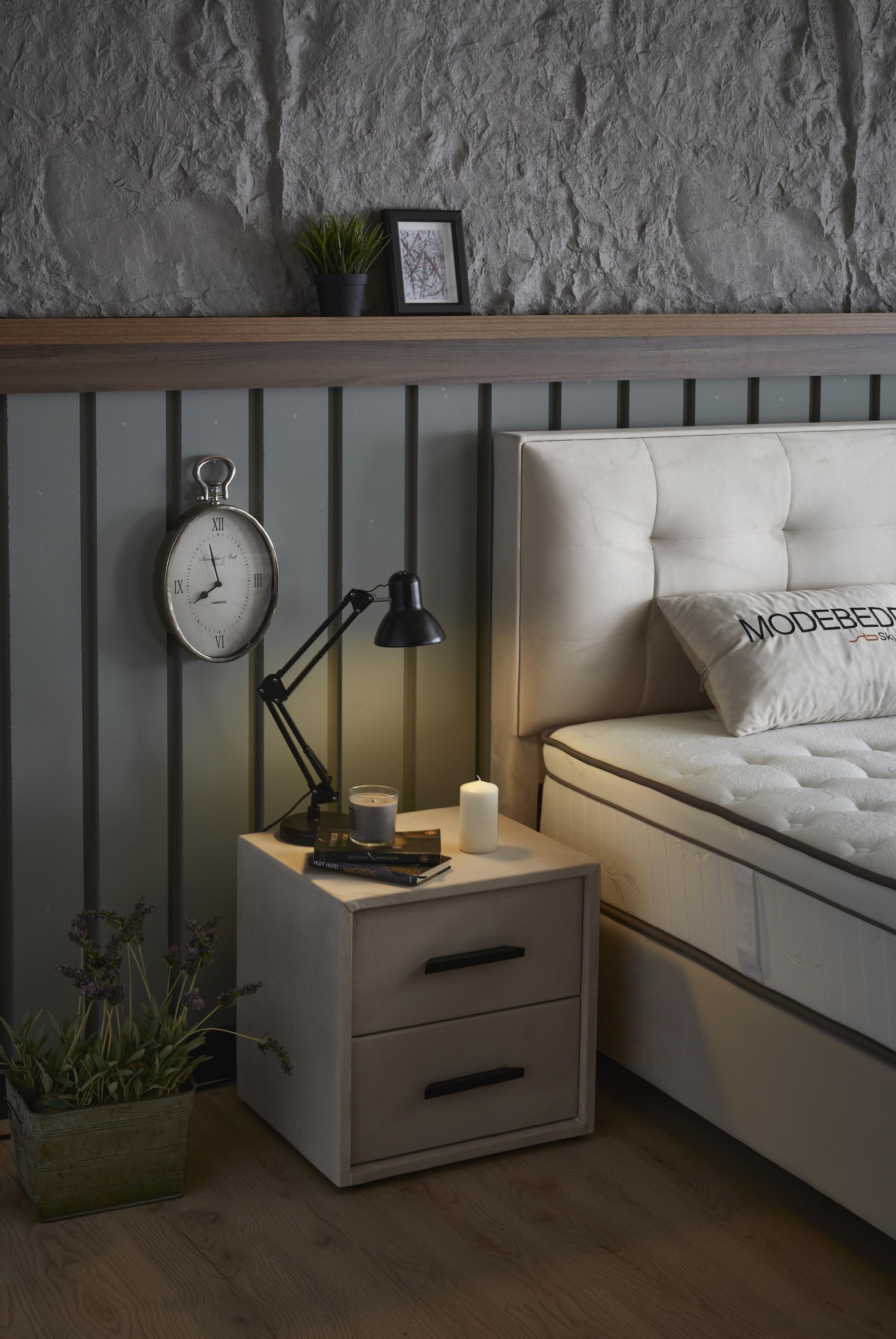 Boxspringbett 'ModeBedd' von SkyBedd in Beige/Creme mit Matratze, integriertem Stauraum, ergonomischem Design und moderner Coil Pro Balance Spring Technology für optimalen Komfort.