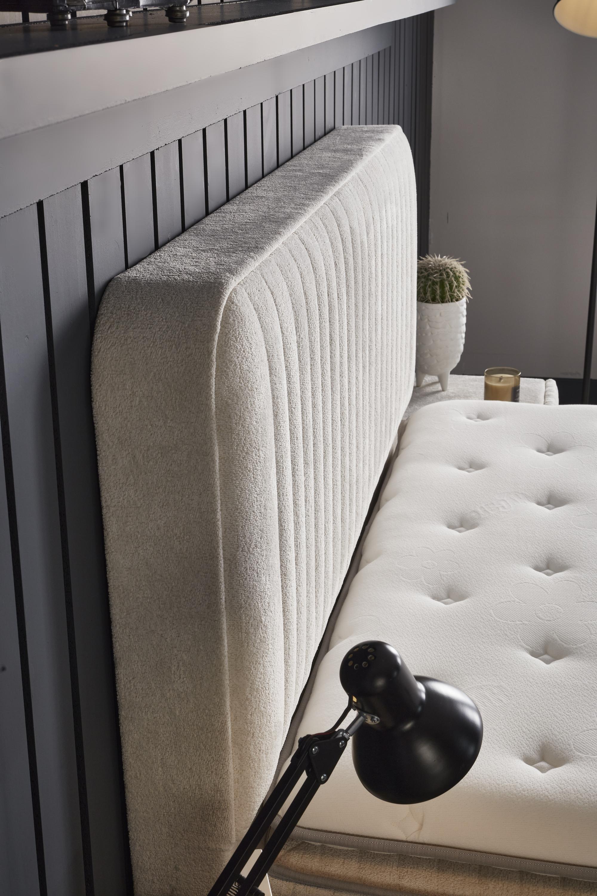 Boxspringbett 'BridaBedd' SkyBedd mit Matratze und integriertem Stauraum, ideal für hochwertigen Schlafkomfort, erhältlich bei SkyHome24.de zu günstigen Preisen.