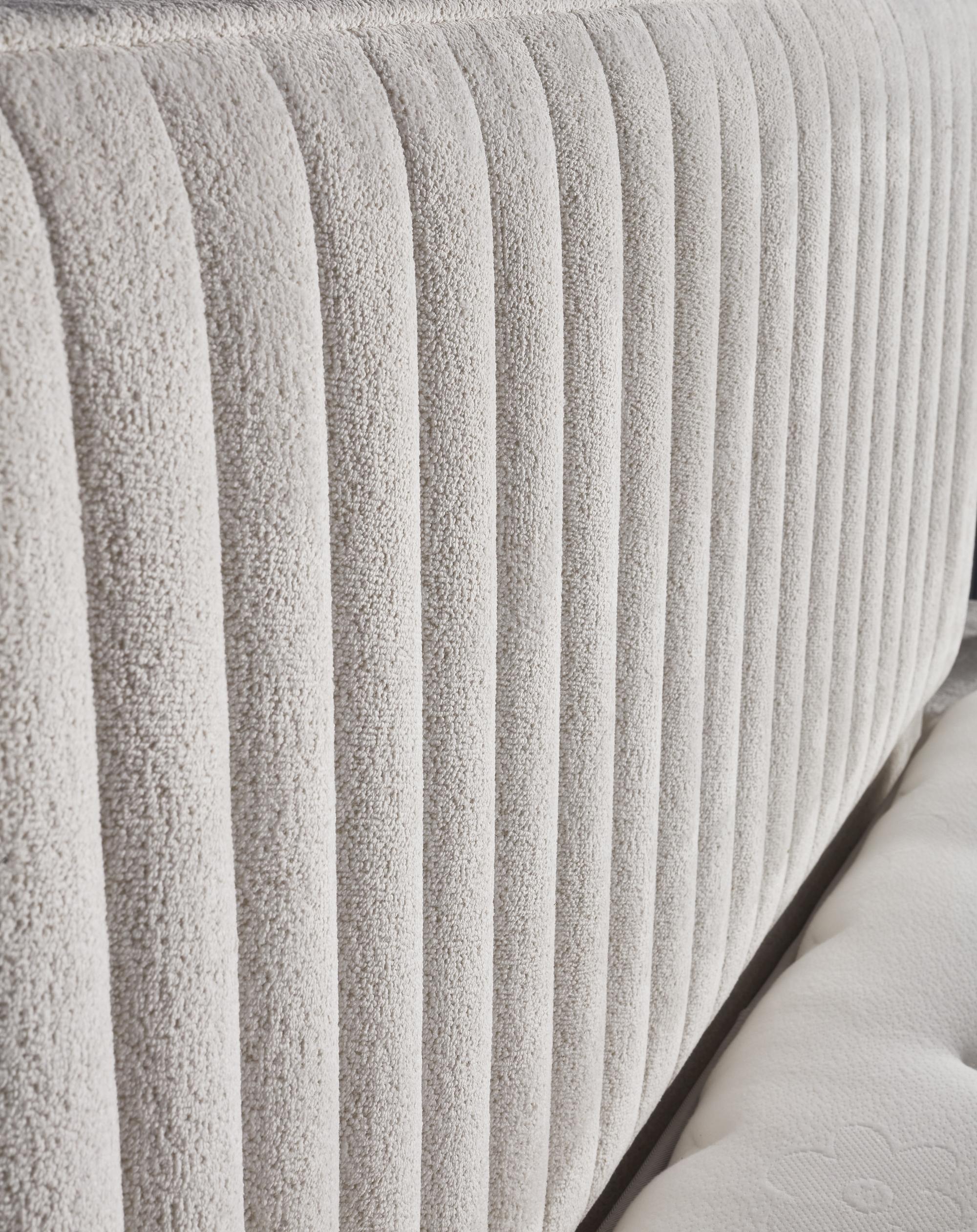 Boxspringbett 'BridaBedd' mit Matratze und integriertem Stauraum, beige, auf SkyHome24.de erhältlich. Trendiges Design, Hightech-Merkmale, für günstigen, komfortablen Schlaf.