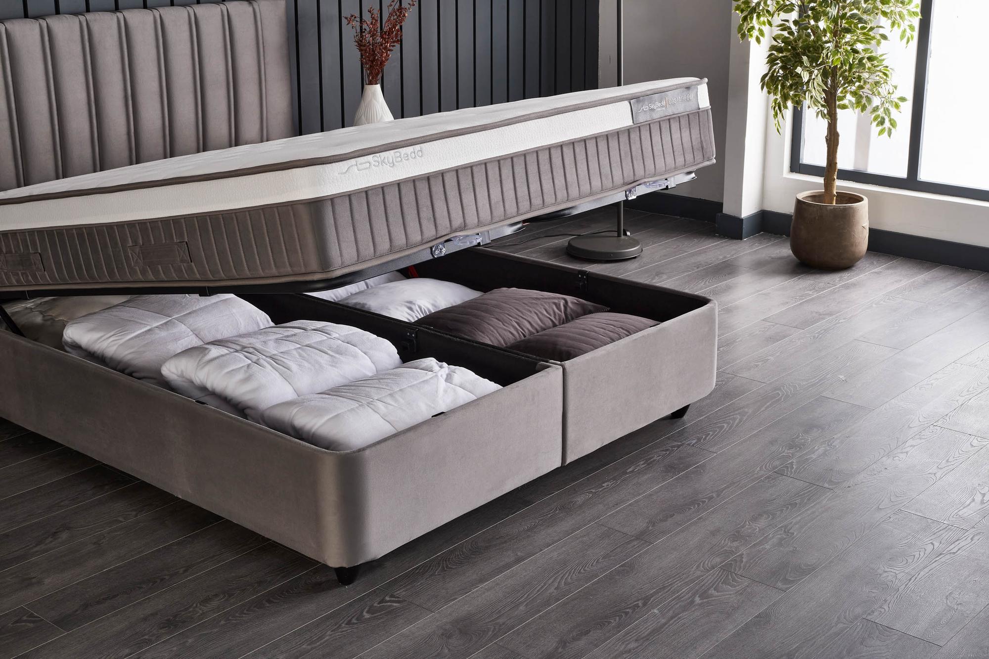 Boxspringbett 'CostaBedd' SkyBedd mit Matratze, integriertem Stauraum und orthopädischer Unterstützung, erhältlich bei SkyHome24.de – günstig und komfortabel.