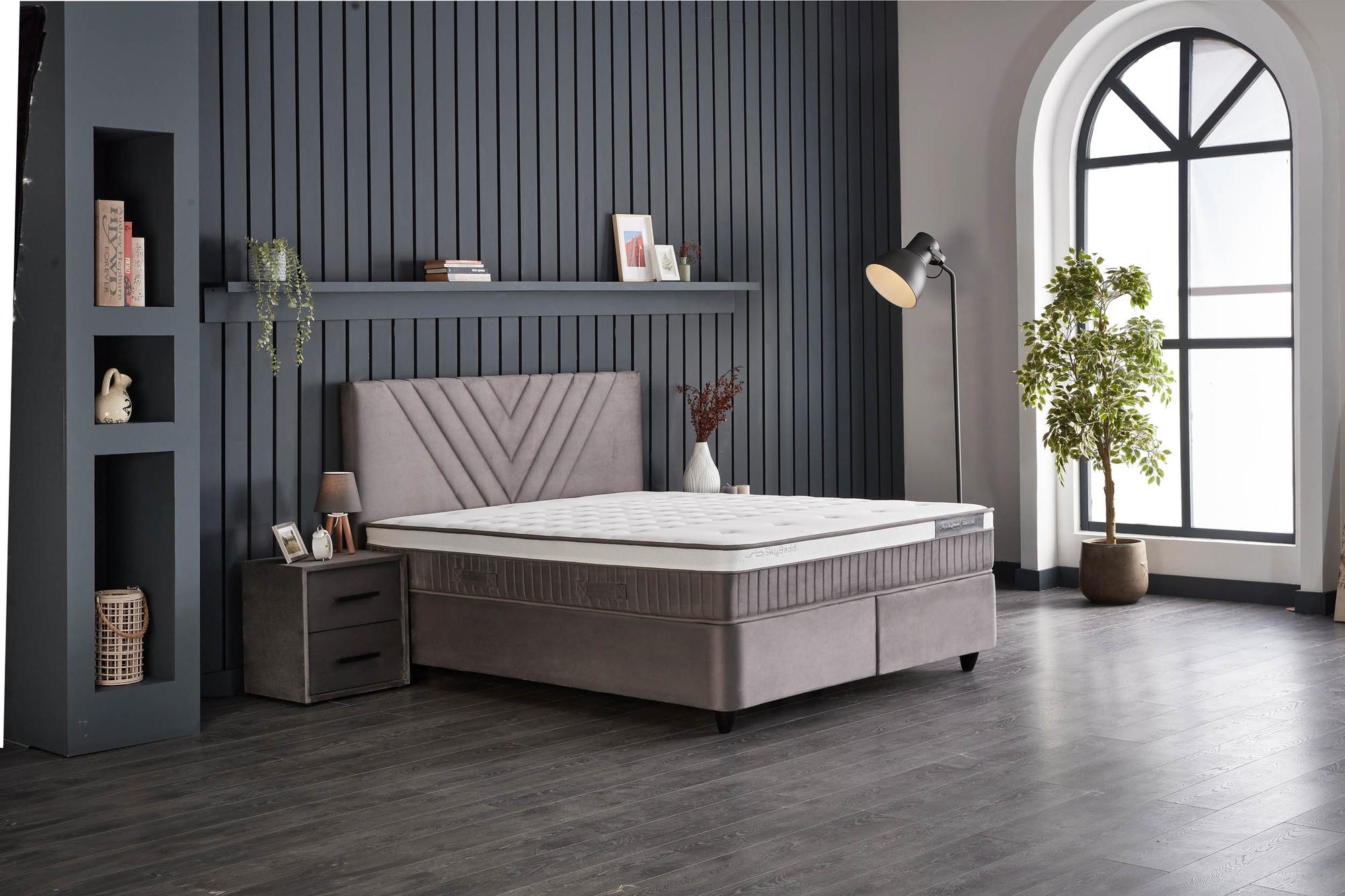 Boxspringbett 'IdaBedd' mit ergonomischer ModeBedd-Matratze, integriertem Stauraum, ideal für Komfort und Entspannung, erhältlich bei SkyHome24.de zu günstigen Preisen.