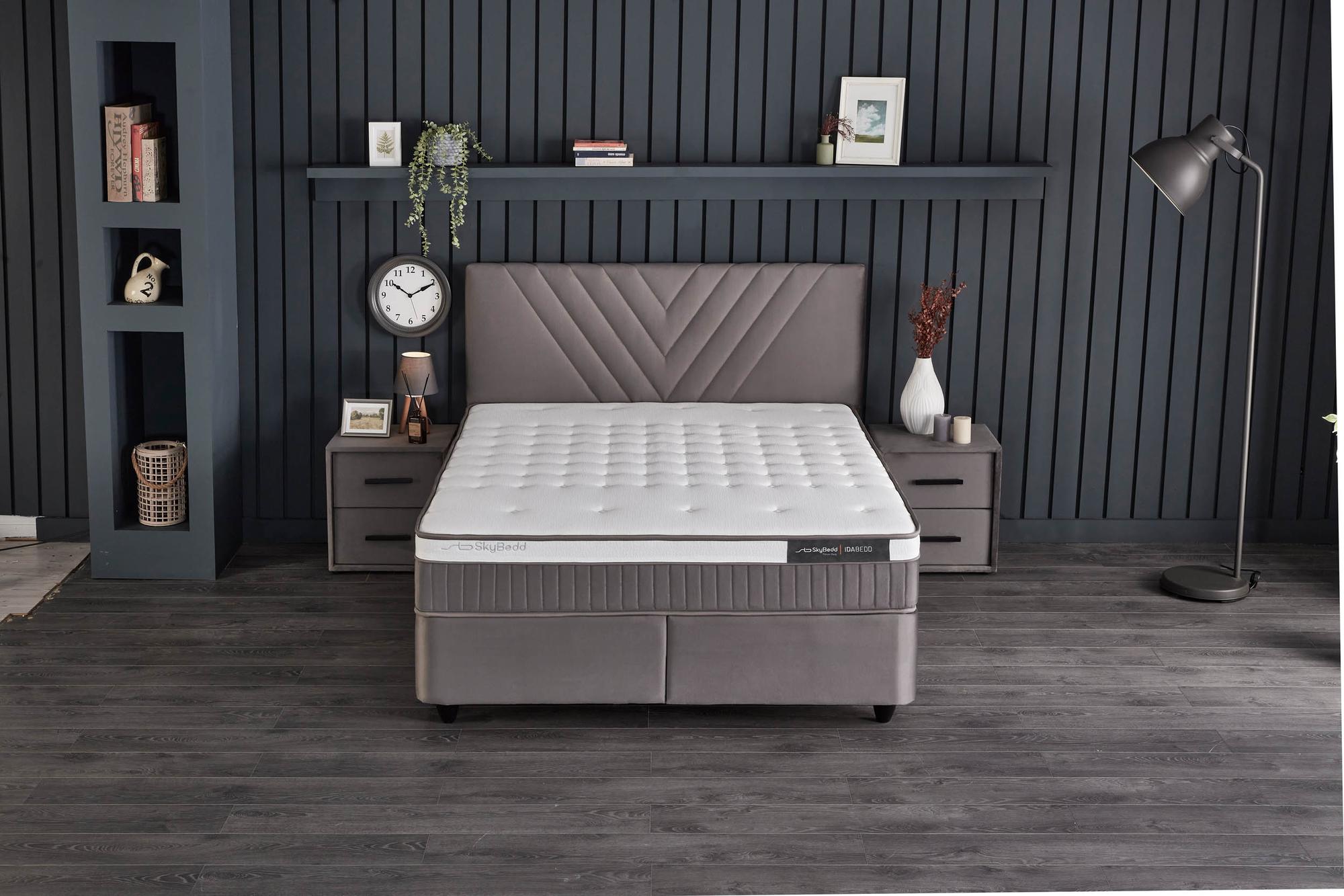 Boxspringbett 'IdaBedd' von SkyHome24.de mit ergonomischer Matratze und integriertem Stauraum, bietet günstigen Komfort und modernes Design.