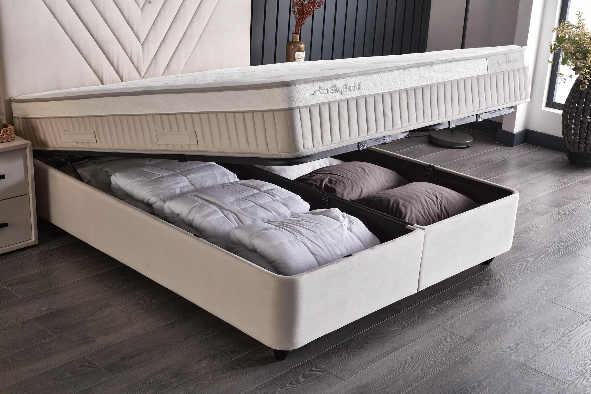 Boxspringbett 'IdaBedd' mit ergonomischer ModeBedd-Matratze und integriertem Stauraum, ideal für stressabbauenden Schlaf. Erhältlich bei SkyHome24.de zu günstigen Preisen.