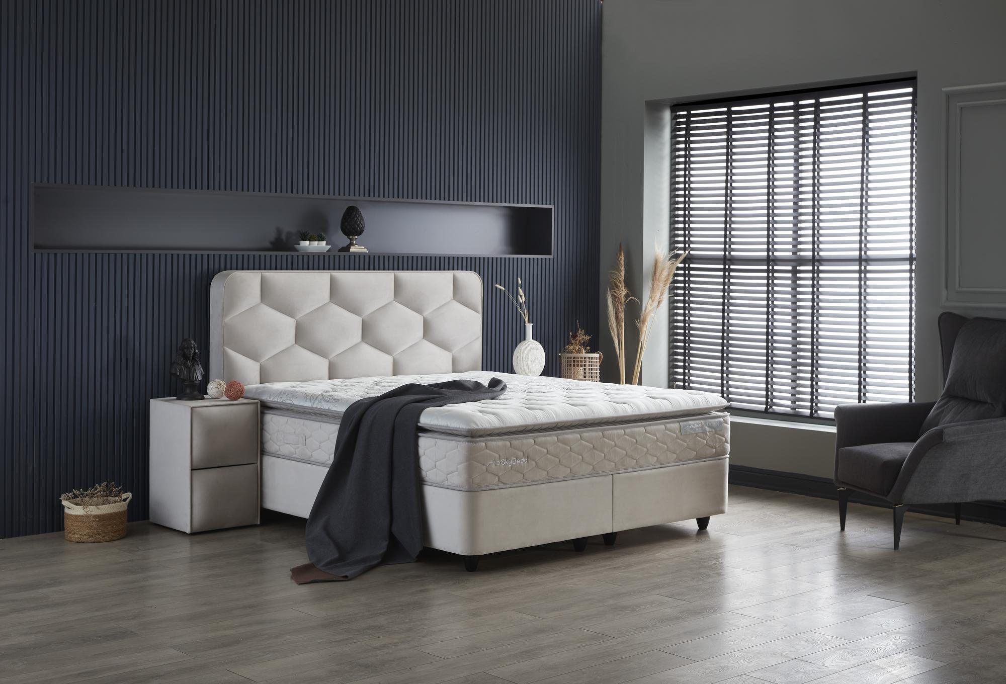 Boxspringbett 'DolceBedd' SkyBedd in Beige mit integrierter Matratze und Stauraum, ergonomisch und komfortabel, ideal für kühlen Schlaf, erhältlich bei SkyHome24.de zu günstigen Preisen.