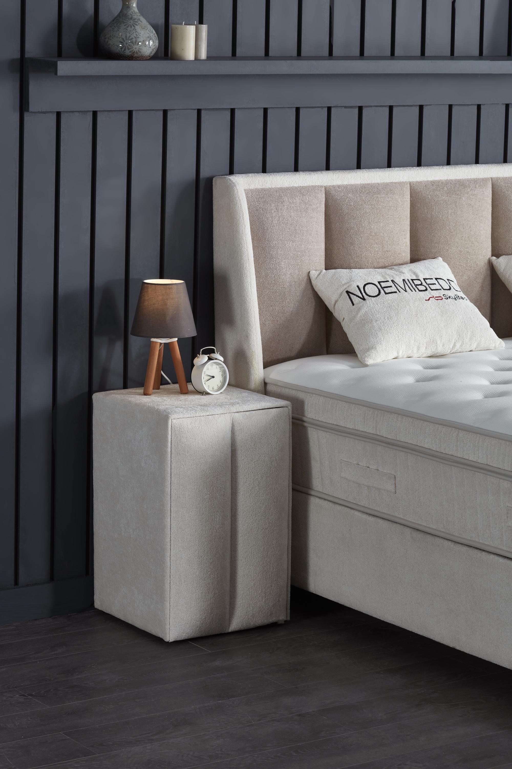 Boxspringbett 'NoemiBedd' von SkyHome24.de mit integrierter Matratze und Stauraum, kombiniert modernes Design mit Komfort; ideal für günstigen, erholsamen Schlaf.