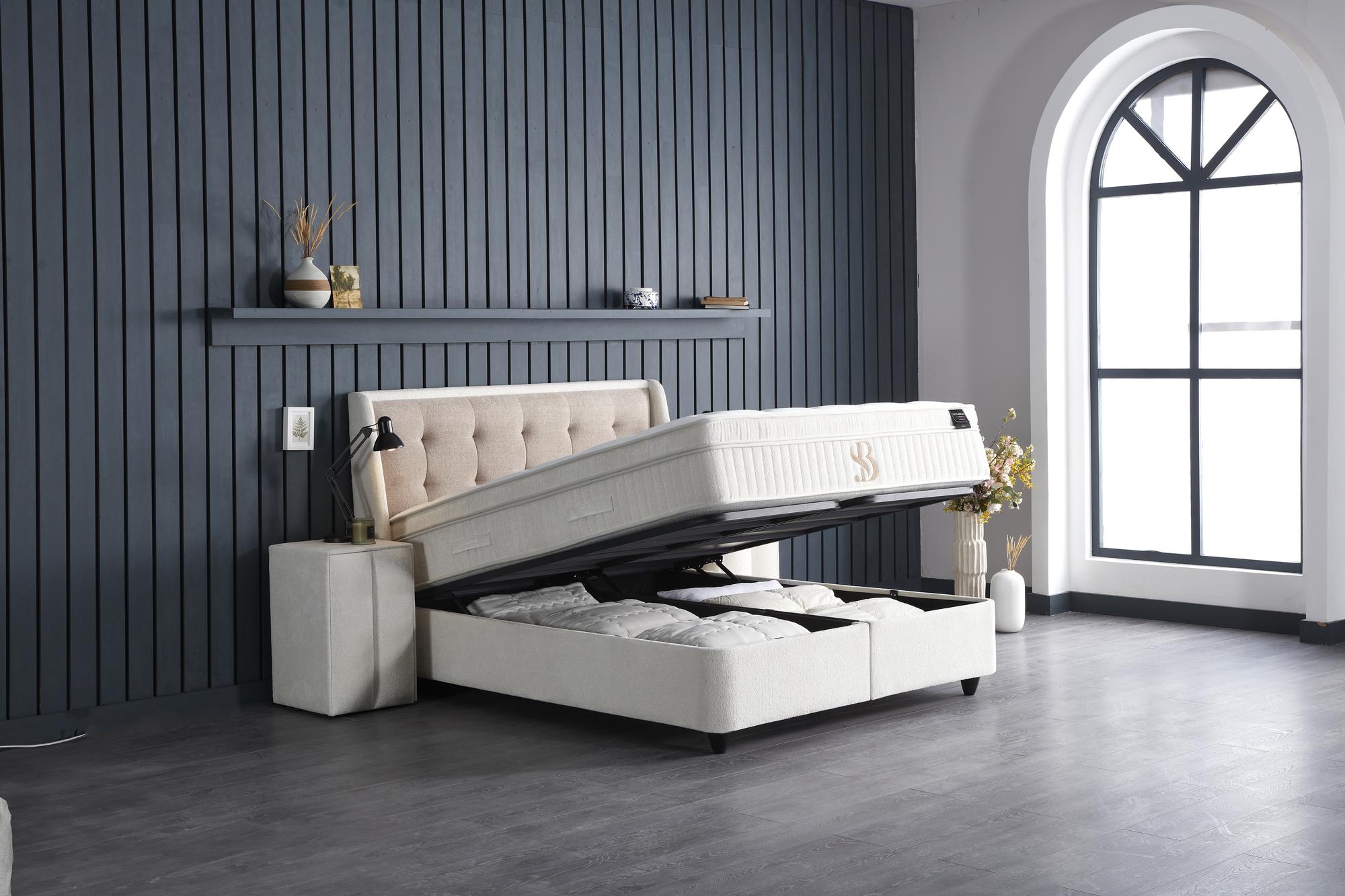 Boxspringbett 'PerlaBedd' von SkyHome24.de in Beige mit integriertem Stauraum und WoollyBedd-Matratze, bekannt für modernen Komfort und günstige Preise.