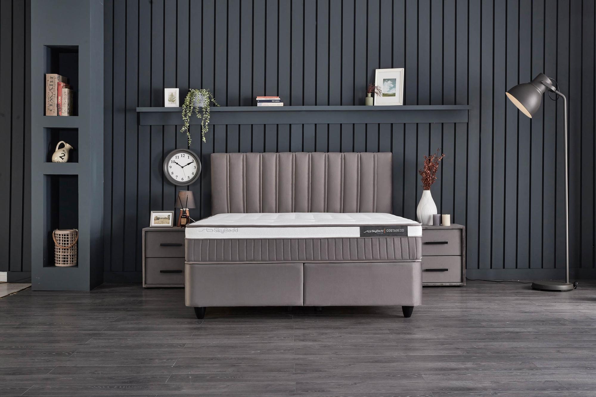 Boxspringbett 'CostaBedd' von SkyBedd, sichtbar mit integrierter Matratze und Stauraum, auf SkyHome24.de erhältlich, bekannt für günstige Preise und OEKO-TEX Matratzen.