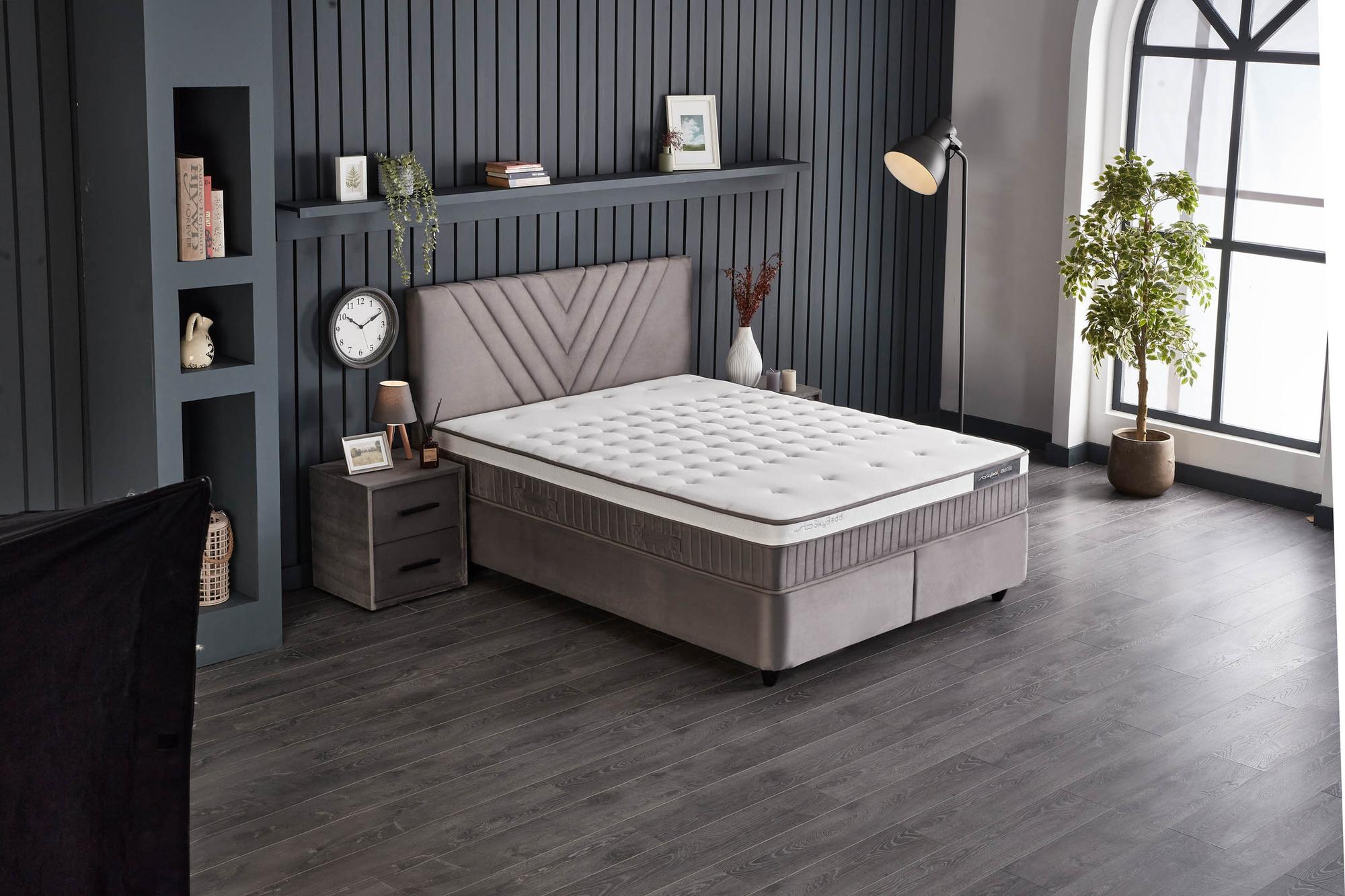 Boxspringbett 'IdaBedd' mit ergonomischer Matratze, integriertem Stauraum und moderner Coil Pro Balance-Technologie, ideal für Komfort und Erschwinglichkeit bei SkyHome24.de.