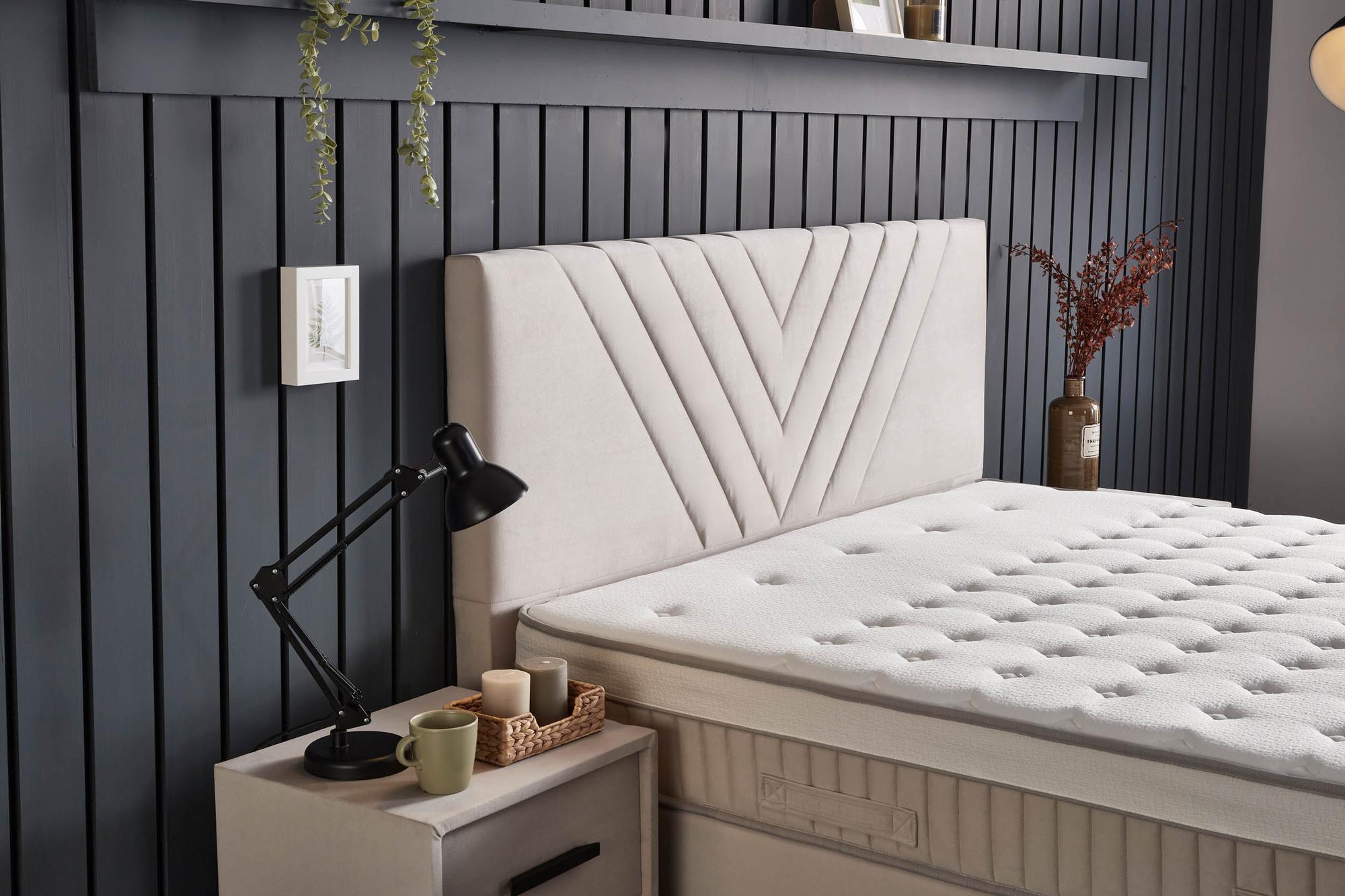Boxspringbett 'IdaBedd' in Beige/Creme mit ergonomischer Matratze und Stauraum, ideal für Komfort und Erholung, erhältlich bei SkyHome24.de zu günstigen Preisen.